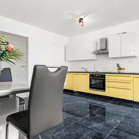 Apartment Viola *