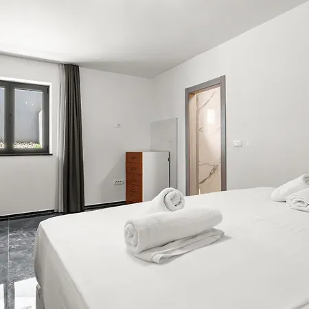 Viola Apartment *